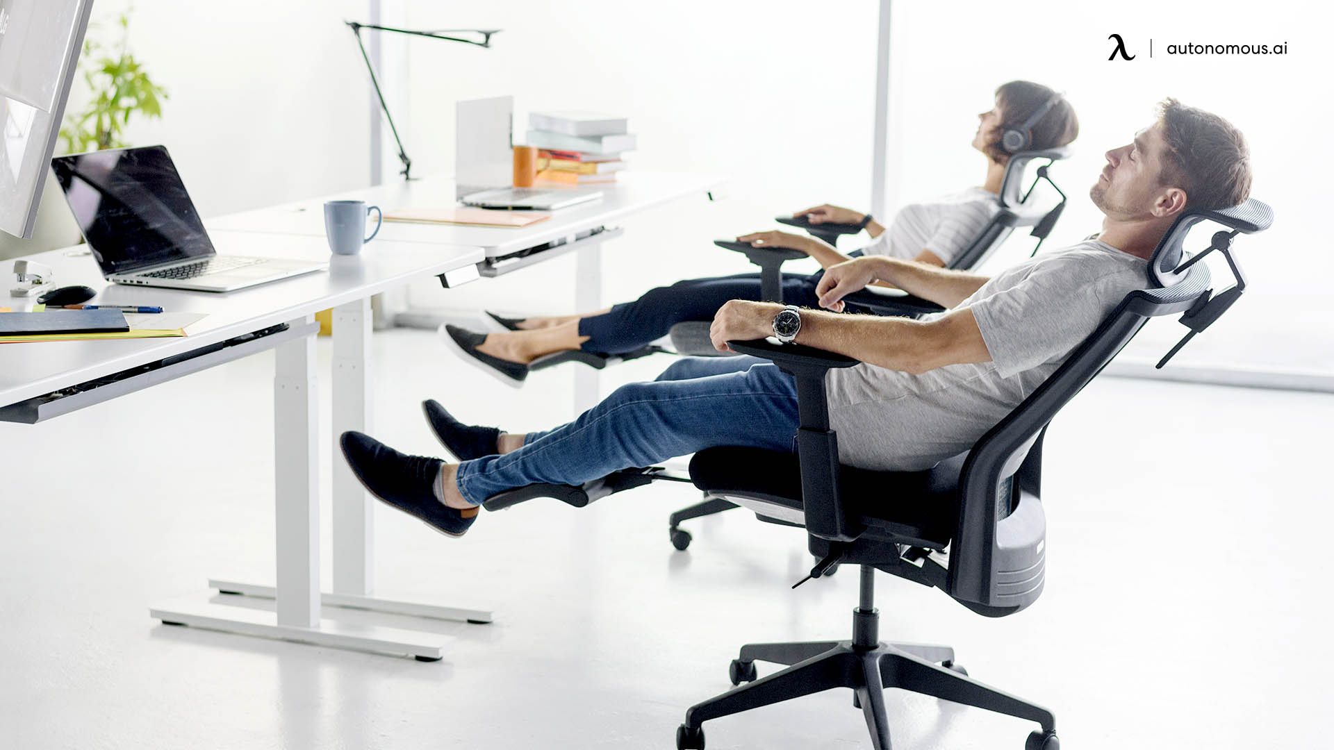 Why Do You Need an Office Chair with a Leg Rest Feature?